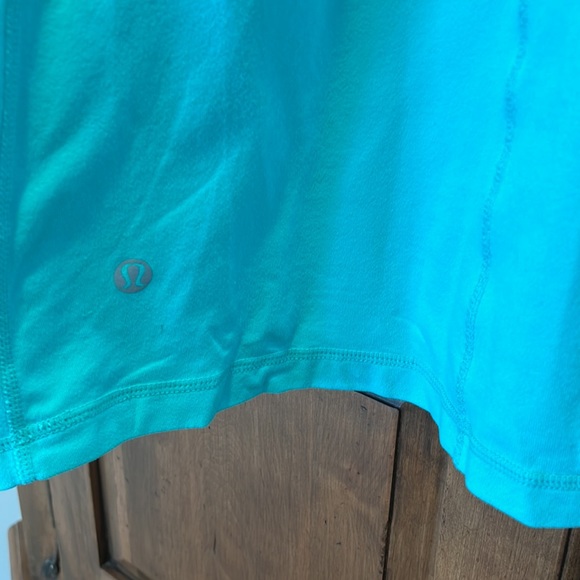 Lululemon tank - Picture 3 of 4
